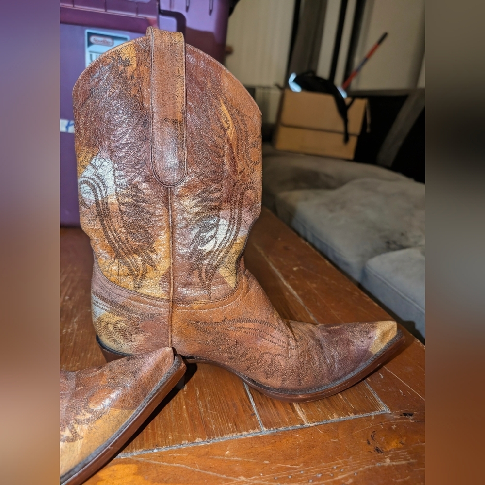 Old Gringo Women's Tan with Gold Detail Leather CowGirl Boots - Picture 5 of 6